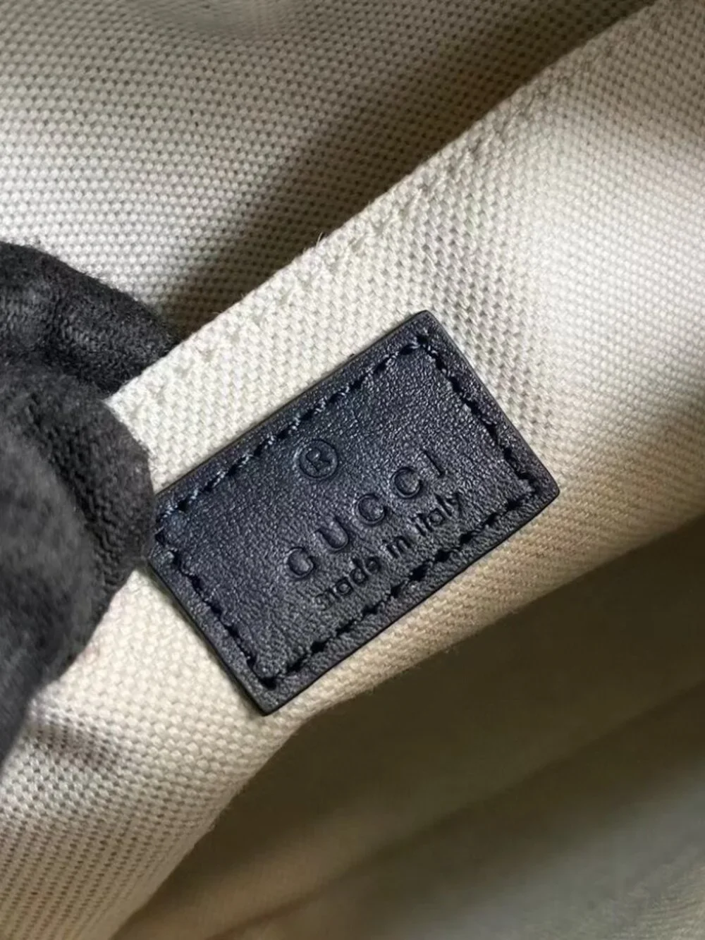 GUCCI. cm box